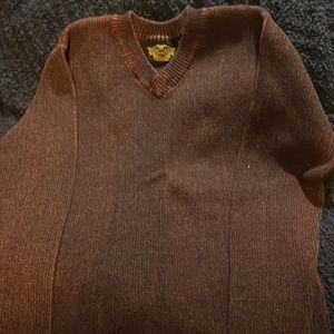 Small reddish burgundy sweater Harley Davison